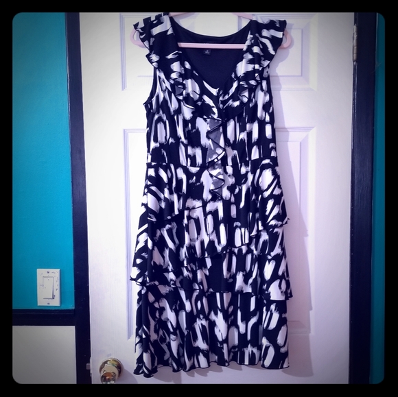 AGB | Dresses | Agb Black White Sleeveless Dress Size 2 | Poshmark